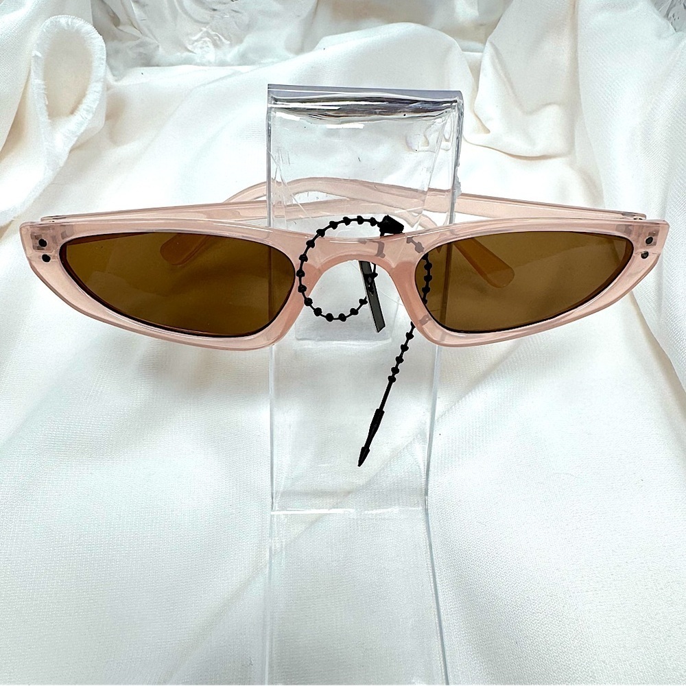 Retro Pink Horn Rimmed Sunglasses Semi Sheer Pink Frames Mod 50’s Cat Eye